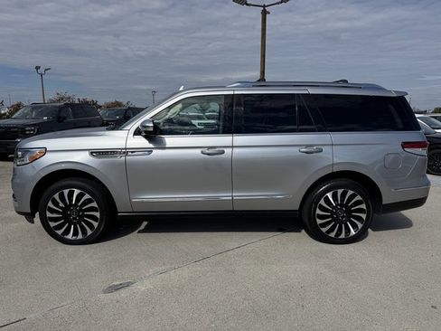 Used 2022 Lincoln Navigator Black Label image 11