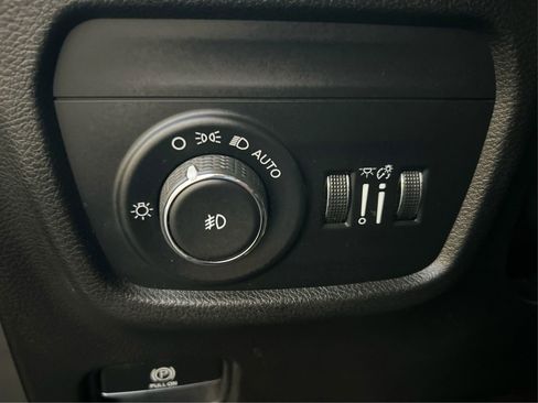 Used 2021 Jeep Grand Cherokee L Limited w/ Luxury Tech Group II image 18