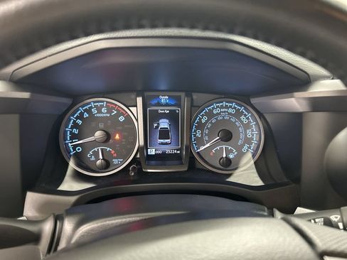 Used 2022 Toyota Tacoma TRD Sport AWD/4WD image 13