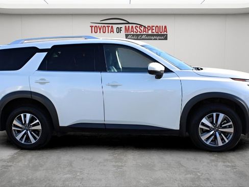 Used 2022 Nissan Pathfinder SL w/ SL Black Package image 6