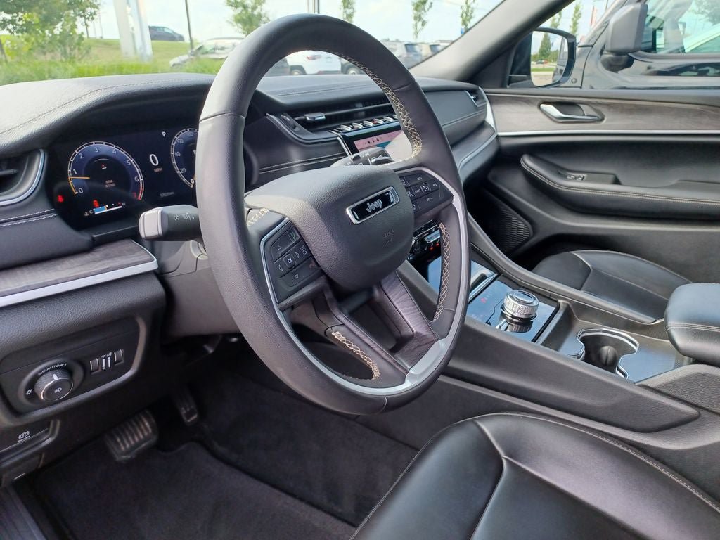 Used 2024 Jeep Grand Cherokee L Limited AWD/4WD image 11