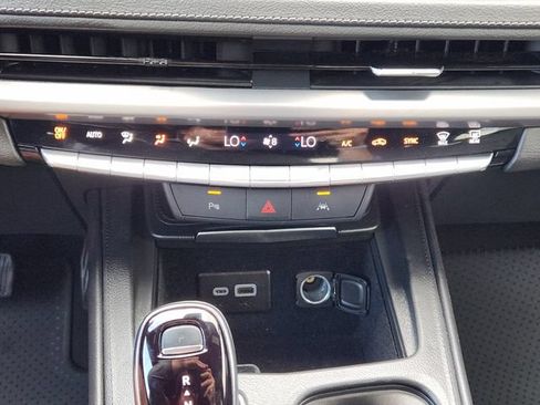 Used 2025 Cadillac XT4 Premium Luxury FWD image 21