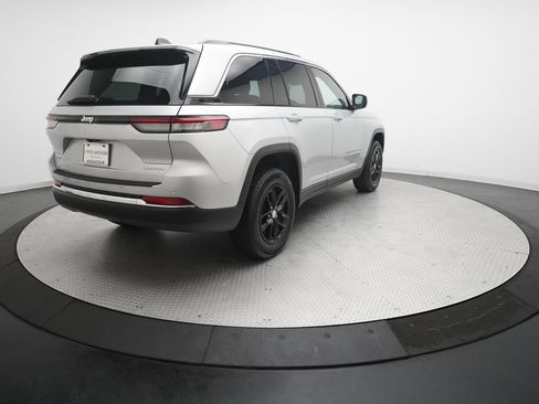 Used 2025 Jeep Grand Cherokee Laredo X w/ Luxury Tech Group I AWD/4WD image 35
