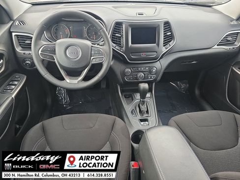 Used 2019 Jeep Cherokee Latitude w/ Cold Weather Group image 11