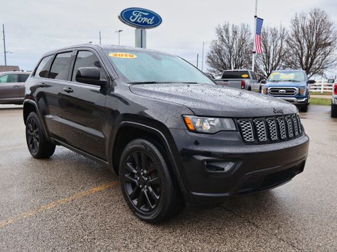 Used 2019 Jeep Grand Cherokee Altitude image 7