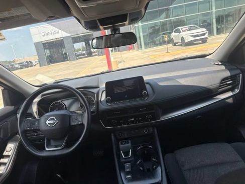 Used 2025 Nissan Rogue SV FWD image 24