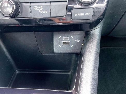 Used 2024 Jeep Compass Latitude w/ Sun and Sound Group image 18