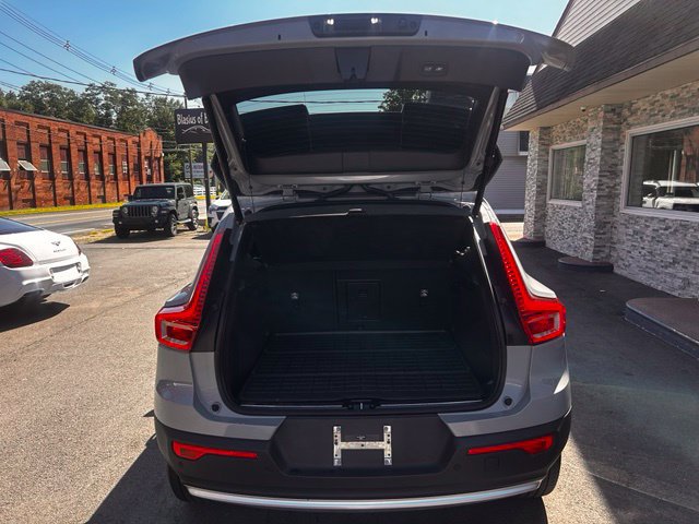 Used 2024 Volvo XC40 B5 Plus w/ Protection Package Premier AWD/4WD image 18