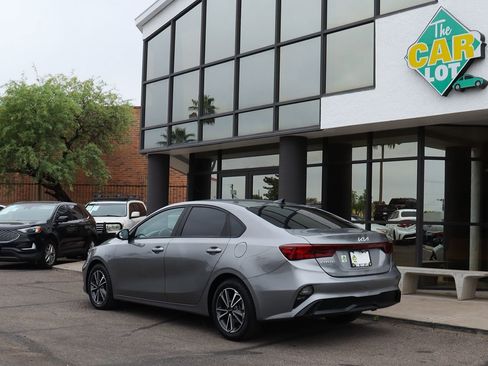 Used 2022 Kia Forte LXS image 9