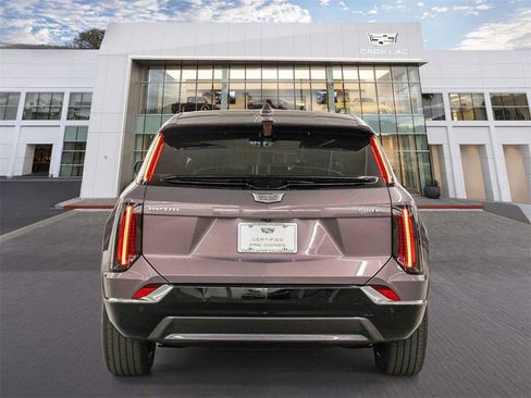 Used 2025 Cadillac Optiq Luxury 2 image 5