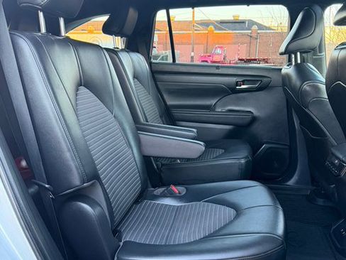 Used 2021 Toyota Highlander XSE image 18