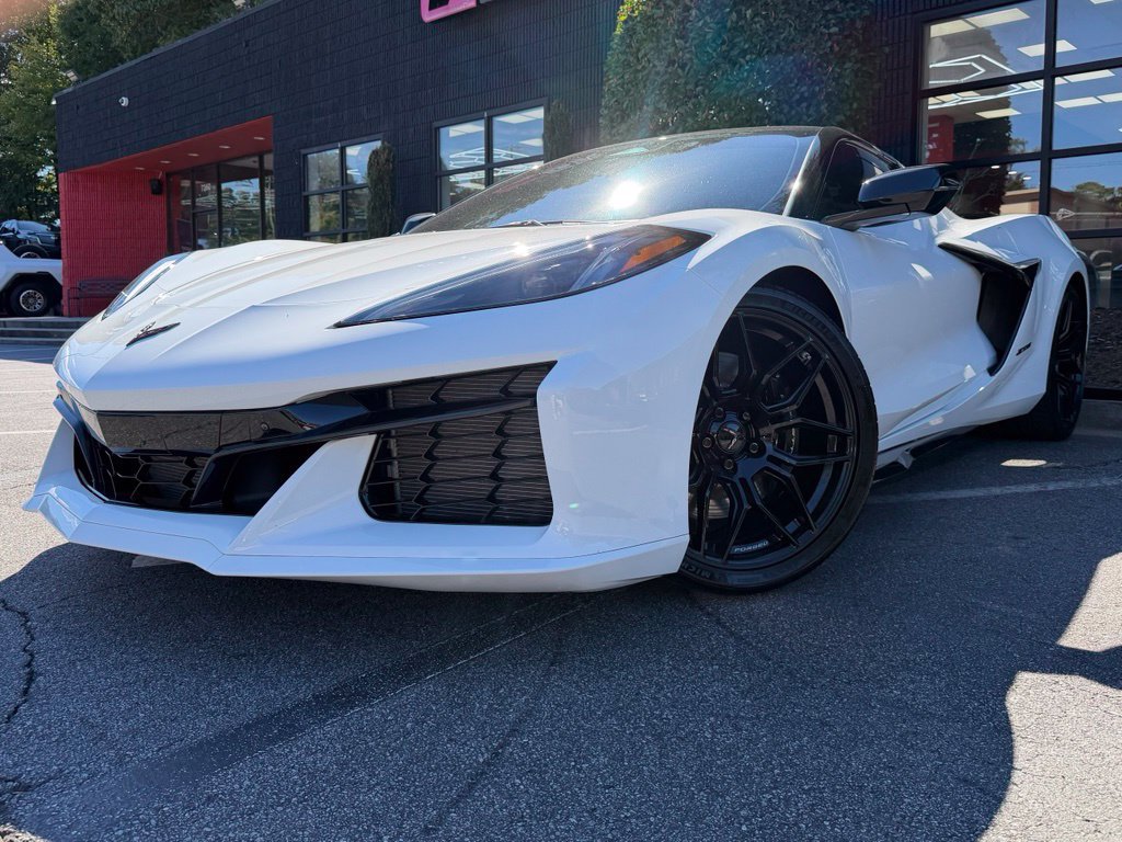 Used 2025 Chevrolet Corvette Z06 RWD image 2
