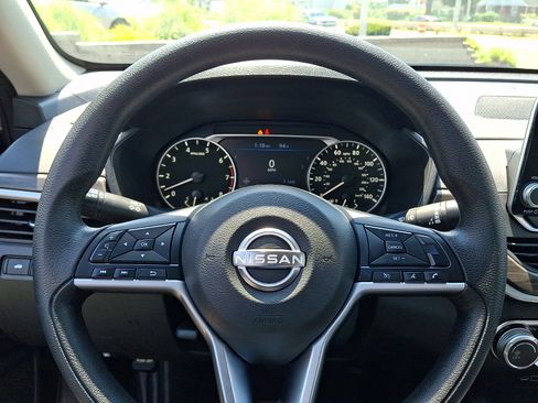 Used 2025 Nissan Altima 2.5 SV FWD image 20