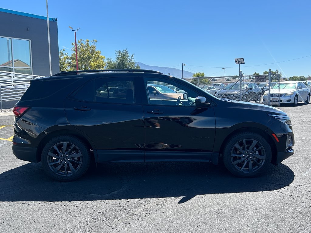 Used 2022 Chevrolet Equinox RS FWD image 2