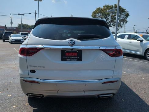 Used 2023 Buick Enclave Essence image 7