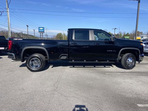 Used 2022 Chevrolet Silverado 3500 LT w/ Convenience Package image 16