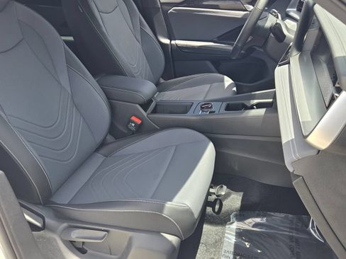 Certified 2025 Volkswagen Tiguan SE R-Line FWD image 20