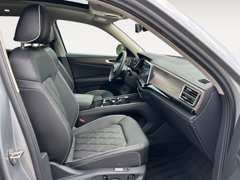 Certified 2026 Volkswagen Atlas SEL Premium R-Line AWD/4WD image 18