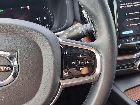 Certified 2024 Volvo XC60 B5 Plus AWD/4WD image 24