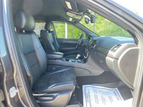 Used 2019 Jeep Grand Cherokee Laredo w/ Laredo X Package AWD/4WD image 28
