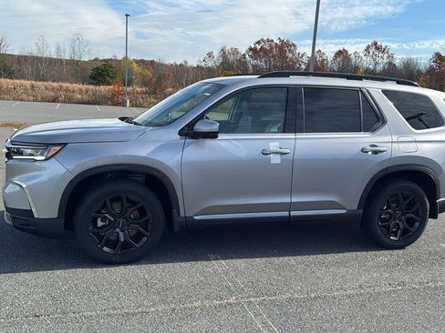 New 2025 Honda Pilot Touring image 12