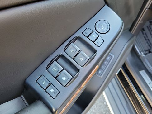 Used 2018 Chevrolet Tahoe Premier image 21