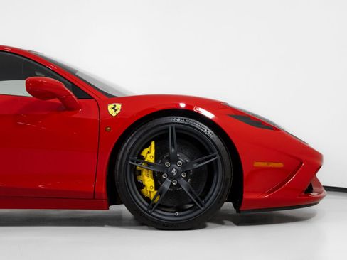 Used 2015 Ferrari 458 Speciale Coupe RWD image 16