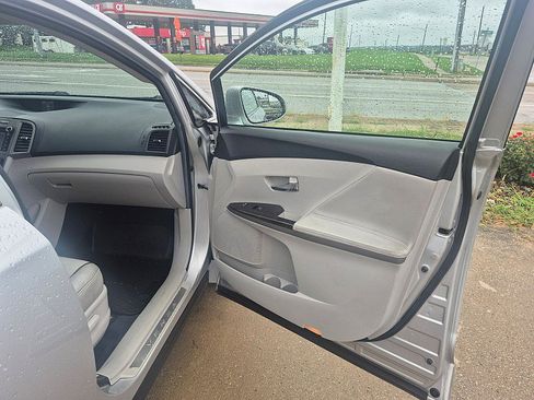 Used 2014 Toyota Venza XLE AWD/4WD image 18