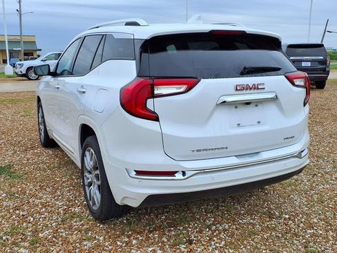 Used 2024 GMC Terrain Denali AWD/4WD image 2