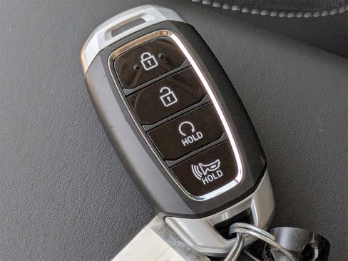 New 2025 Hyundai Venue Limited image 38