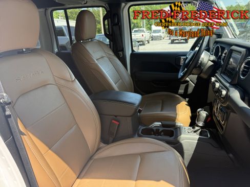 Used 2022 Jeep Wrangler Unlimited Sahara w/ LED Lighting Group AWD/4WD image 16