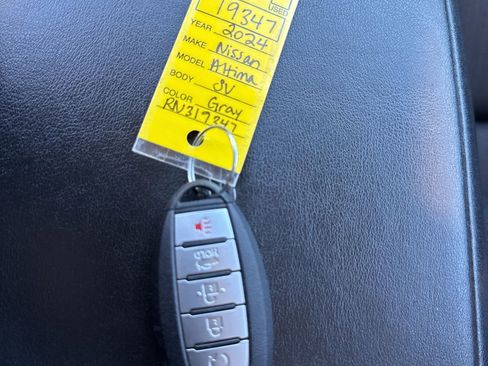 Used 2024 Nissan Altima 2.5 SV image 17