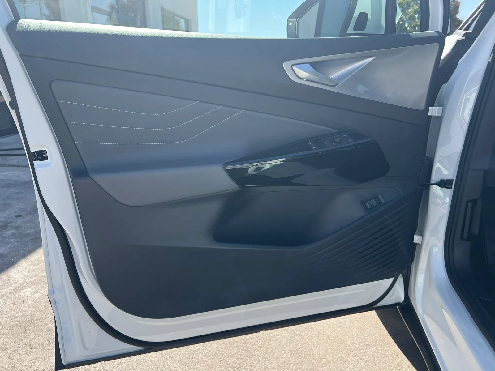 Used 2023 Volkswagen ID.4 Pro S RWD image 9