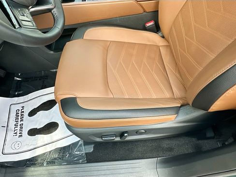 Used 2025 Nissan Pathfinder Platinum w/ Black Appearance Package AWD/4WD image 20