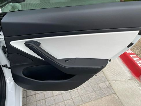 Used 2021 Tesla Model 3 Standard Range Plus image 21