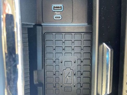 Used 2024 Ford Expedition XLT image 29