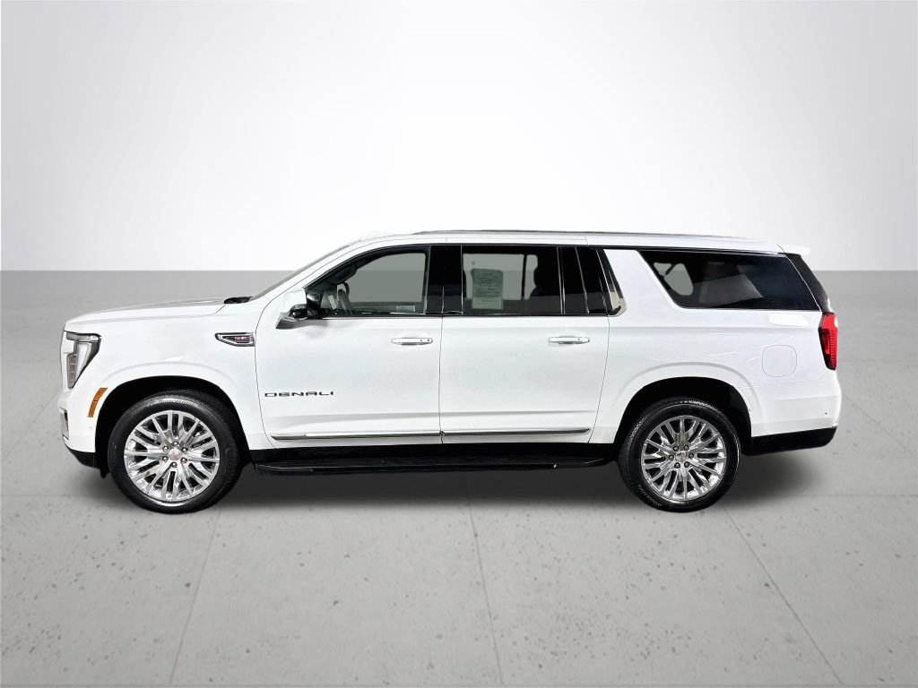Used 2025 GMC Yukon XL Denali AWD/4WD image 9
