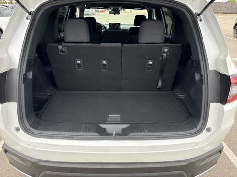 Used 2025 Honda Pilot Sport image 23