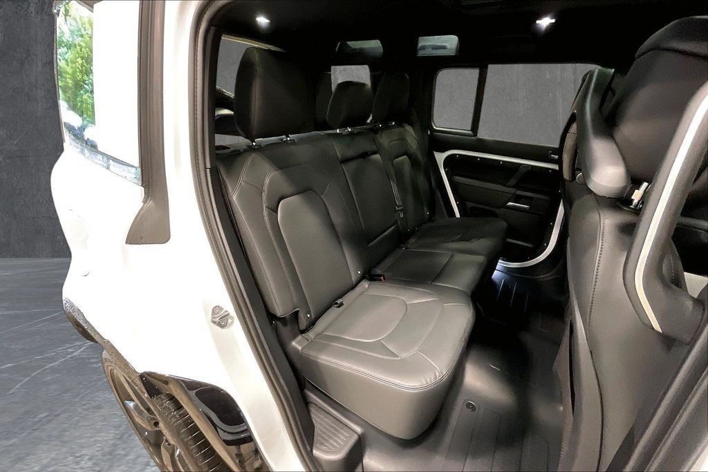 New 2026 Land Rover Defender 110 X-Dynamic SE AWD/4WD image 11
