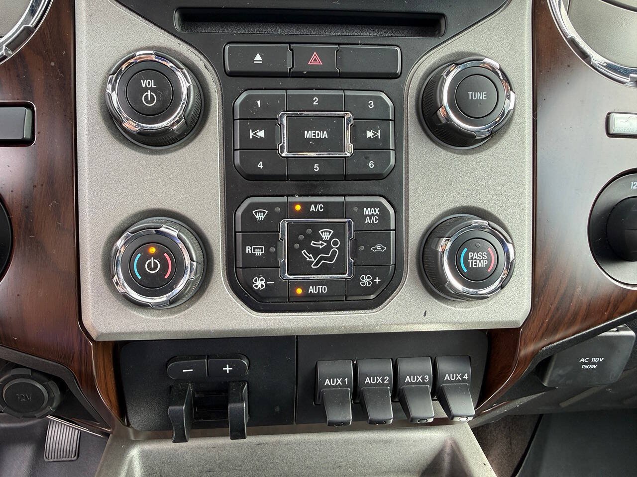 Used 2015 Ford F350 Lariat w/ Lariat Ultimate Package AWD/4WD image 21