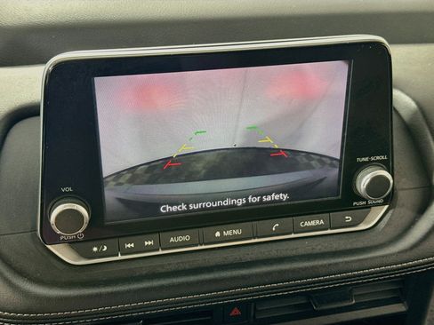 Used 2024 Nissan Rogue S AWD/4WD image 3