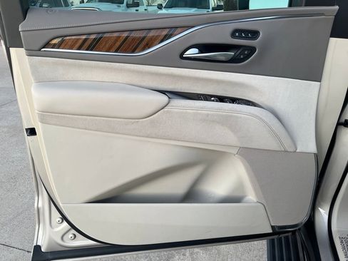 Used 2022 Cadillac Escalade ESV Premium Luxury Platinum image 13