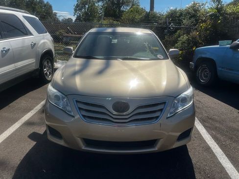 Used 2010 Toyota Camry SE image 6