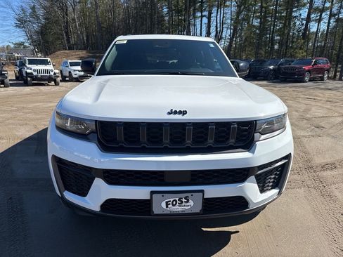 New 2026 Jeep Grand Cherokee Altitude AWD/4WD image 8