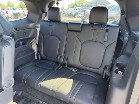 Used 2025 Honda Pilot TrailSport image 14