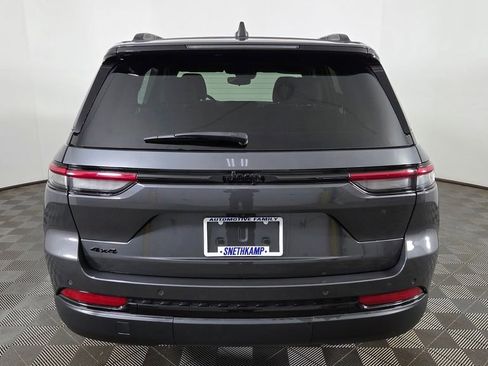Used 2023 Jeep Grand Cherokee Altitude image 8