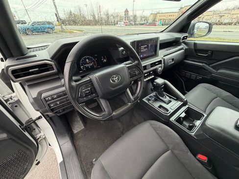 Used 2024 Toyota Tacoma SR image 18