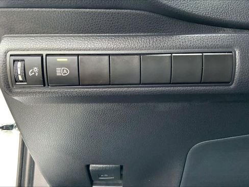 Used 2025 Toyota Corolla LE image 32