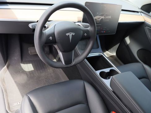 Used 2024 Tesla Model Y Long Range AWD/4WD image 11