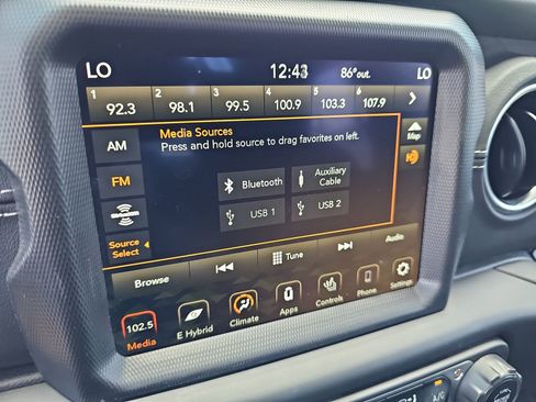 Used 2022 Jeep Wrangler Unlimited Sahara w/ Cold Weather Group AWD/4WD image 22